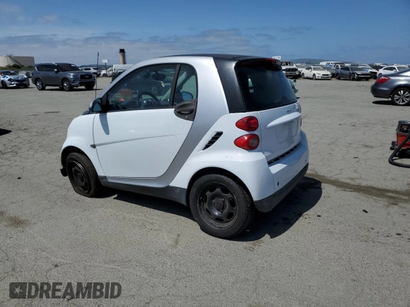 2012 Smart fortwo Pure z VIN WMEEJ3BA9CK561933, wystawiony jako Copart lot #53356835 z przebiegiem 67 587 mil mil oraz Nie do naprawy • Non repairable. Historia ofert i sprzedaży dostępna na DreamBid. Obrazek 2.