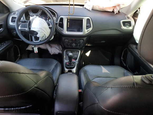 2019 Jeep Compass High Altitude z VIN 3C4NJDCBXKT670605, wystawiony jako Copart lot #84103494 z przebiegiem 76 347 mil mil oraz Szkoda całkowita • Salvage title. Historia ofert i sprzedaży dostępna na DreamBid. Obrazek 8.
