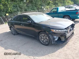 2020 Kia Cadenza Technology with VIN KNALC4J14L5220622, listed as a IAAI auction lot 39943889 with 67,468 mi miles. Bid and sale history available at carsss.com. Image 1.