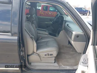 2005 Chevrolet Tahoe Z71 z VIN 1GNEK13T45R111138, wystawiony jako IAAI lot #41880322 z przebiegiem Nie podano mil oraz . Historia ofert i sprzedaży dostępna na DreamBid. Obrazek 5.