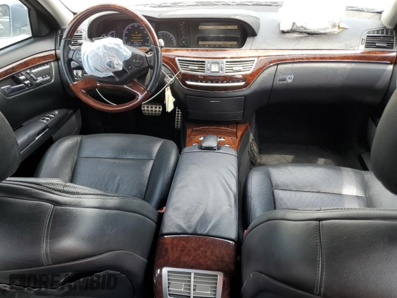 2013 Mercedes-Benz S 550 z VIN WDDNG7DB8DA517526, wystawiony jako Copart lot #53884865 z przebiegiem 119 398 mil mil oraz Nie do naprawy • Non repairable. Historia ofert i sprzedaży dostępna na DreamBid. Obrazek 8.