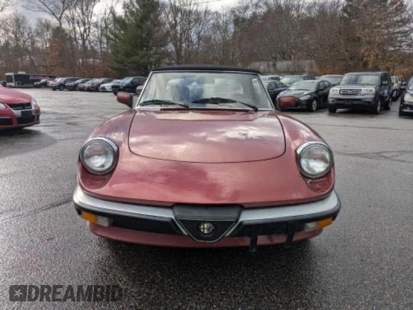 1988 Alfa Romeo Spider z VIN ZARBC5767J1056025, wystawiony jako Copart lot #58116455 z przebiegiem 78 443 mil mil oraz Czysty tytuł • Clean title. Historia ofert i sprzedaży dostępna na DreamBid. Obrazek 10.