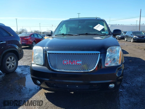 2013 GMC Yukon XL SLT with VIN 1GKS2KE71DR348271, listed as a IAAI auction lot 41388489 with 261,334 mi miles. Bid and sale history available at carsss.com. Image 12.