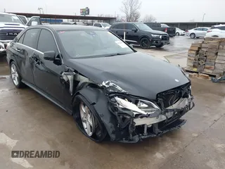 2014 Mercedes-Benz E 350 Sport z VIN WDDHF5KB6EA812472, wystawiony jako IAAI lot #41526691 z przebiegiem 181 462 mil mil oraz . Historia ofert i sprzedaży dostępna na DreamBid. Obrazek 1.