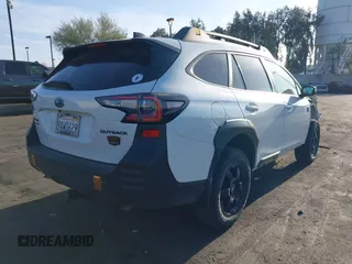 2022 Subaru Outback Wilderness z VIN 4S4BTGUD2N3210638, wystawiony jako IAAI lot #41979884 z przebiegiem 23 584 mil mil oraz . Historia ofert i sprzedaży dostępna na DreamBid. Obrazek 4.