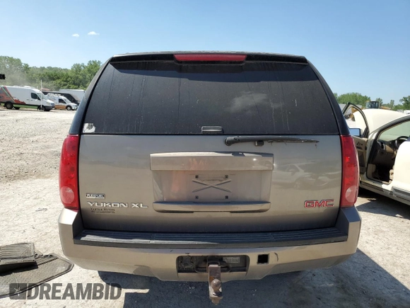 2007 GMC Yukon XL SLE z VIN 1GKFK16367J259001, wystawiony jako Copart lot #55866375 z przebiegiem Nie podano mil oraz Szkoda całkowita • Salvage title. Historia ofert i sprzedaży dostępna na DreamBid. Obrazek 6.
