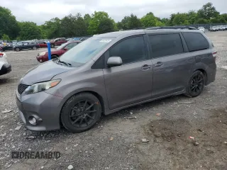 2012 Toyota Sienna SE z VIN 5TDXK3DC1CS192965, wystawiony jako Copart lot #58028425 z przebiegiem 181 926 mil mil oraz Szkoda całkowita • Salvage title. Historia ofert i sprzedaży dostępna na DreamBid. Obrazek 1.