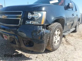 2014 Chevrolet Suburban LT with VIN 1GNSCJE00ER198703, listed as a IAAI auction lot 41952805 with 228,579 mi miles and . Bid and sale history available at DreamBid. Image 6.