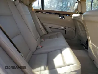 2010 Mercedes-Benz S 550 z VIN WDDNG8GB1AA323840, wystawiony jako Copart lot #44756815 z przebiegiem 138 034 mil mil oraz Szkoda całkowita • Salvage title. Historia ofert i sprzedaży dostępna na DreamBid. Obrazek 10.