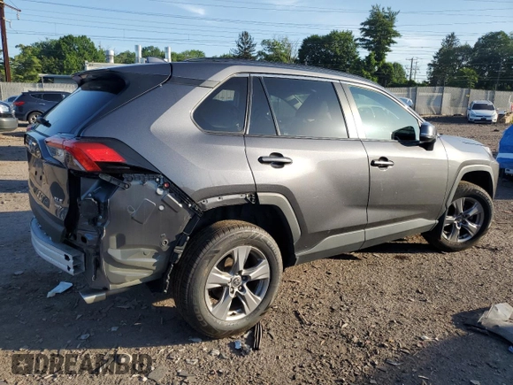 2022 Toyota RAV4 XLE with VIN 2T3P1RFV3NC265955, listed as a Copart auction lot 61557265 with 46,767 mi miles and Salvage title. Bid and sale history available at DreamBid. Image 3.