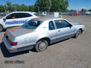 1984 Ford Thunderbird z VIN 1FABP4632EH220641, wystawiony jako IAAI lot #42325000 z przebiegiem 6094 mil mil oraz . Historia ofert i sprzedaży dostępna na DreamBid. Obrazek 4.