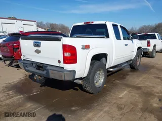 2009 Chevrolet Silverado 1500 LT with VIN 1GCEK29029Z130899, listed as a IAAI auction lot 41497426 with 161,609 mi miles. Bid and sale history available at carsss.com. Image 4.