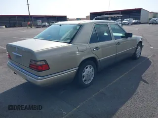 1995 Mercedes-Benz 400 with VIN WDBEA34E8SC205155, listed as a IAAI auction lot 41399651 with 255,593 mi miles. Bid and sale history available at carsss.com. Image 4.
