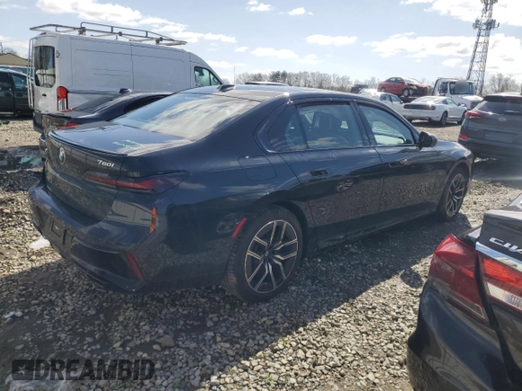 2023 BMW 7 Series 760i xDrive z VIN WBA33EJ02PCM26276, wystawiony jako Copart lot #50979415 z przebiegiem 25 648 mil mil oraz Szkoda całkowita • Salvage title. Historia ofert i sprzedaży dostępna na DreamBid. Obrazek 3.
