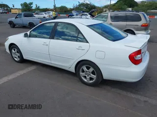 2002 Toyota Camry LE z VIN JTDBE32K020030113, wystawiony jako IAAI lot #41210452 z przebiegiem 190 486 mil mil oraz . Historia ofert i sprzedaży dostępna na DreamBid. Obrazek 3.