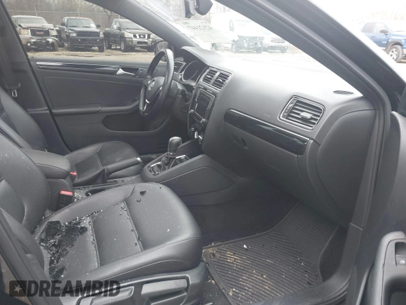 2018 Volkswagen Jetta SE Sport with VIN 3VWD17AJ1JM222931, listed as a IAAI auction lot 42121447 with 134,321 mi miles and . Bid and sale history available at DreamBid. Image 5.