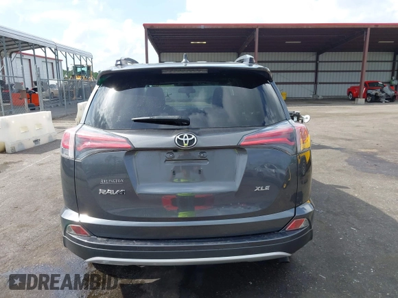 2018 Toyota RAV4 XLE z VIN JTMWFREV9JD132847, wystawiony jako IAAI lot #42108442 z przebiegiem 59 763 mil mil oraz . Historia ofert i sprzedaży dostępna na DreamBid. Obrazek 16.