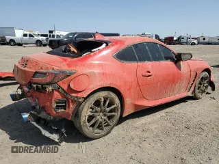 2023 Toyota 86 z VIN JF1ZNBB12P9762364, wystawiony jako Copart lot #49657495 z przebiegiem Nie podano mil oraz Nie do naprawy • Non repairable. Historia ofert i sprzedaży dostępna na DreamBid. Obrazek 3.