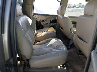 2002 GMC Yukon XL SLT with VIN 1GKFK16Z72J253852, listed as a IAAI auction lot 41606033 with 121,365 mi miles. Bid and sale history available at carsss.com. Image 8.