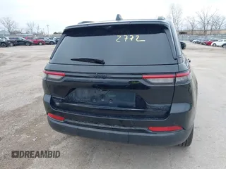 2024 Jeep Grand Cherokee Limited z VIN 1C4RJHBG6RC697148, wystawiony jako IAAI lot #41902772 z przebiegiem 8 082 mil mil oraz . Historia ofert i sprzedaży dostępna na DreamBid. Obrazek 16.