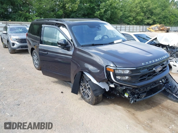 2025 Ford Expedition Max Active with VIN 1FMJK1J8XSEA26762, listed as a IAAI auction lot 42636848 with 706 mi miles and . Bid and sale history available at DreamBid. Image 1.