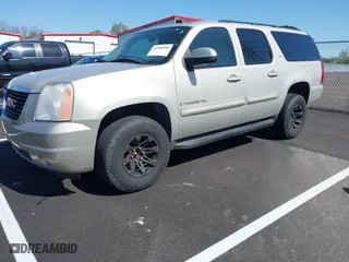 2008 GMC Yukon XL SLT w/4SB with VIN 1GKFK16398R185818, listed as a IAAI auction lot 41988280 with 178,750 mi miles. Bid and sale history available at carsss.com. Image 2.