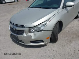 2014 Chevrolet Cruze 1LT z VIN 1G1PC5SB7E7419746, wystawiony jako IAAI lot #42135102 z przebiegiem 134 816 mil mil oraz . Historia ofert i sprzedaży dostępna na DreamBid. Obrazek 6.