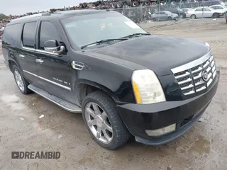 2007 Cadillac Escalade ESV with VIN 1GYFK66817R292889, listed as a IAAI auction lot 41400587 with 237,141 mi miles. Bid and sale history available at carsss.com. Image 1.