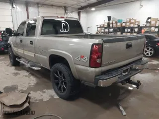 2003 Chevrolet Silverado 2500HD LS with VIN 1GCHK23133F136475, listed as a IAAI auction lot 41609322 with 233,193 mi miles. Bid and sale history available at carsss.com. Image 3.
