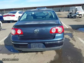 2008 Volkswagen Passat Sedan Komfort with VIN WVWAK73C28E036137, listed as a IAAI auction lot 41513069 with 156,537 mi miles. Bid and sale history available at carsss.com. Image 16.