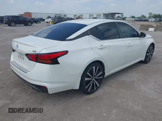 2020 Nissan Altima SR z VIN 1N4BL4CV8LC275140, wystawiony jako IAAI lot #42050885 z przebiegiem 61 198 mil mil oraz . Historia ofert i sprzedaży dostępna na DreamBid. Obrazek 4.
