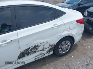 2016 Hyundai Accent SE z VIN KMHCT4AE6GU123161, wystawiony jako IAAI lot #39972957 z przebiegiem 133 416 mil mil oraz . Historia ofert i sprzedaży dostępna na DreamBid. Obrazek 6.