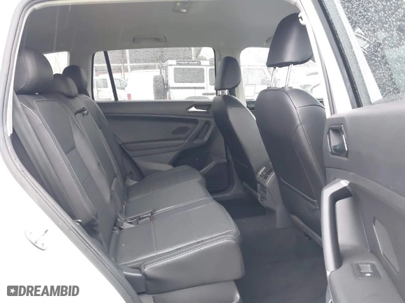 2018 Volkswagen Tiguan SEL with VIN 3VV2B7AX4JM140172, listed as a IAAI auction lot 41731061 with 103,459 mi miles. Bid and sale history available at carsss.com. Image 8.