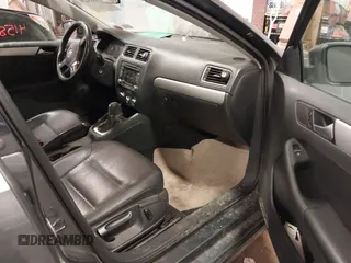 2013 Volkswagen Jetta SE с VIN 3VWDP7AJ6DM430886, выставлен на аукционе IAAI как лот 41585229 с пробегом 176 446 миль миль и . История ставок и продаж доступна на DreamBid. Изображение 5.