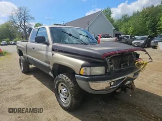 2002 Dodge 2500 z VIN 3B7KF23622M220498, wystawiony jako Copart lot #59738465 z przebiegiem 140 337 mil mil oraz Czysty tytuł • Clean title. Historia ofert i sprzedaży dostępna na DreamBid. Obrazek 1.