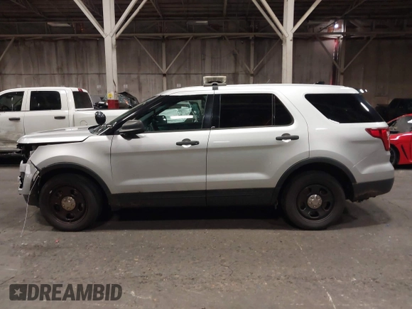 2016 Ford Police Interceptor Utility z VIN 1FM5K8AR2GGC06039, wystawiony jako IAAI lot #41640964 z przebiegiem 85 915 mil mil oraz . Historia ofert i sprzedaży dostępna na DreamBid. Obrazek 14.