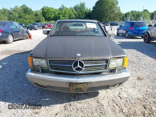 1986 Mercedes-Benz 560 z VIN WDBCA45D7GA200289, wystawiony jako IAAI lot #42313986 z przebiegiem 203 457 mil mil oraz . Historia ofert i sprzedaży dostępna na DreamBid. Obrazek 6.