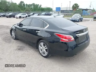 2015 Nissan Altima SL z VIN 1N4BL3AP8FC214826, wystawiony jako IAAI lot #39070354 z przebiegiem 84 949 mil mil oraz . Historia ofert i sprzedaży dostępna na DreamBid. Obrazek 3.