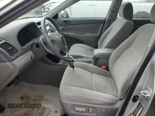 2004 Toyota Camry LE z VIN 4T1BE32K34U919799, wystawiony jako Copart lot #56546535 z przebiegiem 75 033 mil mil oraz Szkoda całkowita • Salvage title. Historia ofert i sprzedaży dostępna na DreamBid. Obrazek 7.