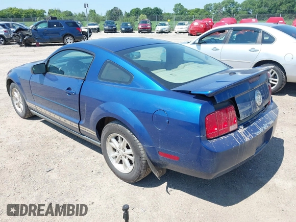 2007 Ford Mustang Deluxe with VIN 1ZVFT80N175341171, listed as a IAAI auction lot 42637888 with 122,279 mi miles and . Bid and sale history available at DreamBid. Image 3.