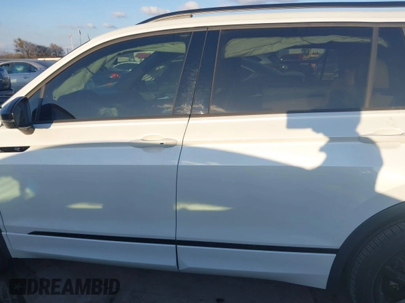 2024 Volkswagen Tiguan SE R-Line Black z VIN 3VVCB7AX3RM009461, wystawiony jako IAAI lot #41506931 z przebiegiem 19 642 mil mil oraz . Historia ofert i sprzedaży dostępna na DreamBid. Obrazek 15.