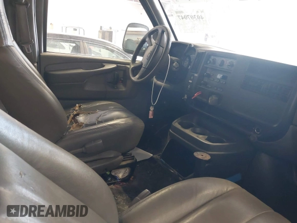 2006 Chevrolet Express Cargo z VIN 1GCFG15X861218563, wystawiony jako IAAI lot #40307047 z przebiegiem 216 786 mil mil oraz . Historia ofert i sprzedaży dostępna na DreamBid. Obrazek 5.