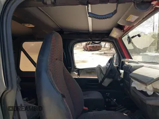 2000 Jeep Wrangler Sport with VIN 1J4FA49S0YP731544, listed as a IAAI auction lot 42570831 with Not provided miles and . Bid and sale history available at DreamBid. Image 8.