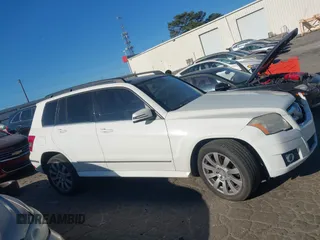 2010 Mercedes-Benz GLK 350 z VIN WDCGG8HBXAF372372, wystawiony jako IAAI lot #41843416 z przebiegiem 178 902 mil mil oraz . Historia ofert i sprzedaży dostępna na DreamBid. Obrazek 13.