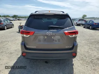 2018 Toyota Highlander SE with VIN 5TDJZRFH1JS523764, listed as a Copart auction lot 58576615 with 55,313 mi miles and Salvage title. Bid and sale history available at DreamBid. Image 6.