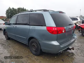 2006 Toyota Sienna CE z VIN 5TDZA23C76S453074, wystawiony jako IAAI lot #42362255 z przebiegiem 196 875 mil mil oraz . Historia ofert i sprzedaży dostępna na DreamBid. Obrazek 3.