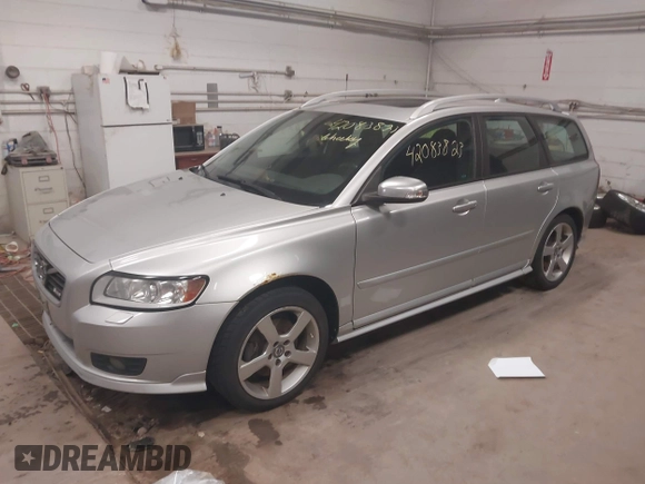 2011 Volvo V50 с VIN YV1672MW8B2597061, выставлен на аукционе IAAI как лот 42083823 с пробегом 164 818 миль миль и . История ставок и продаж доступна на DreamBid. Изображение 2.