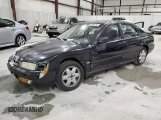 1996 Honda Accord LX with VIN 1HGCD5635TA222954, listed as a Copart auction lot 82606194 with 212,299 mi miles and Salvage Title. Bid and sale history available at carsss.com. Image 1.