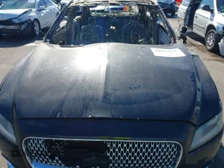 2018 Lincoln Continental Select with VIN 1LN6L9SK9J5601492, listed as a IAAI auction lot 40827931 with 41,330 mi miles. Bid and sale history available at carsss.com. Image 10.