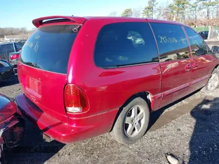 1998 Dodge Caravan SE z VIN 1B4GP44R9WB659280, wystawiony jako IAAI lot #41234164 z przebiegiem Nie podano mil oraz . Historia ofert i sprzedaży dostępna na DreamBid. Obrazek 4.